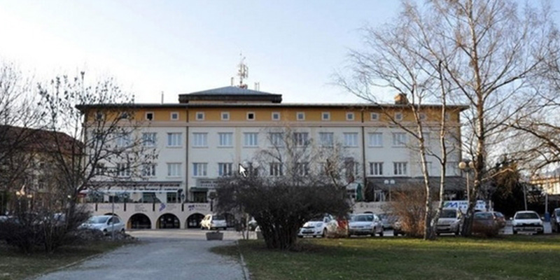 Hotel Grajski dvor – zunanjost/soba